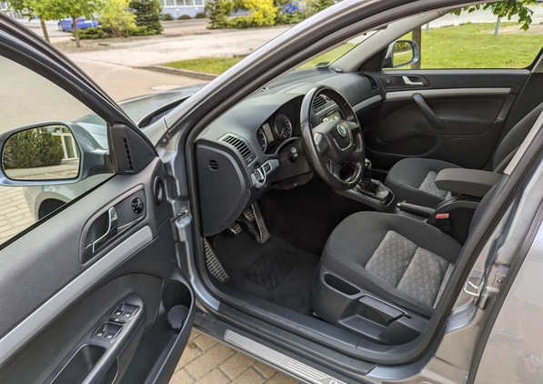 Skoda Octavia cena 26900 przebieg: 121600, rok produkcji 2012 z Wrocław małe 277